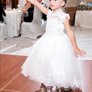 $65😍Gorgeous white dress with beats🌟